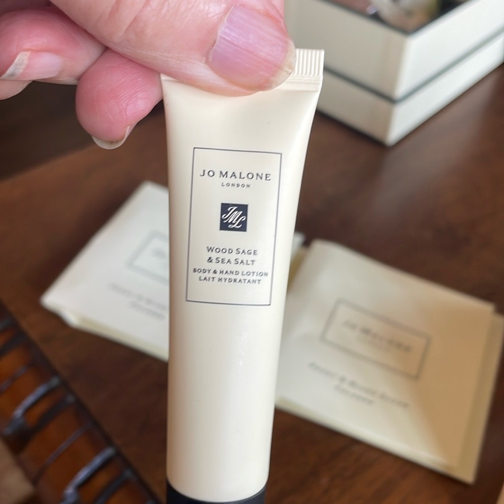 “JO MALONE” 8 Medium Sample Size Products, $100 La Mer Gift Cards, Jo M Gift Box - Picture 7 of 16